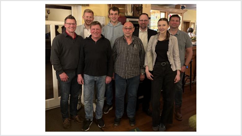 Der neue Vorstand Boris Allerheiligen, Michael Schwertner, Horst Rimkus, Jonas Kraul, Gerd Schmidt, Adrian Mohr, Ronja Lauermann, Volker Schnabel